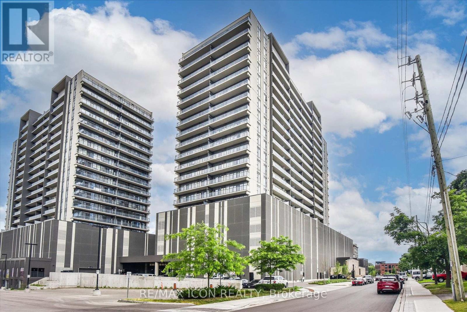 902 - 15 GLEBE STREET Property Photo 1