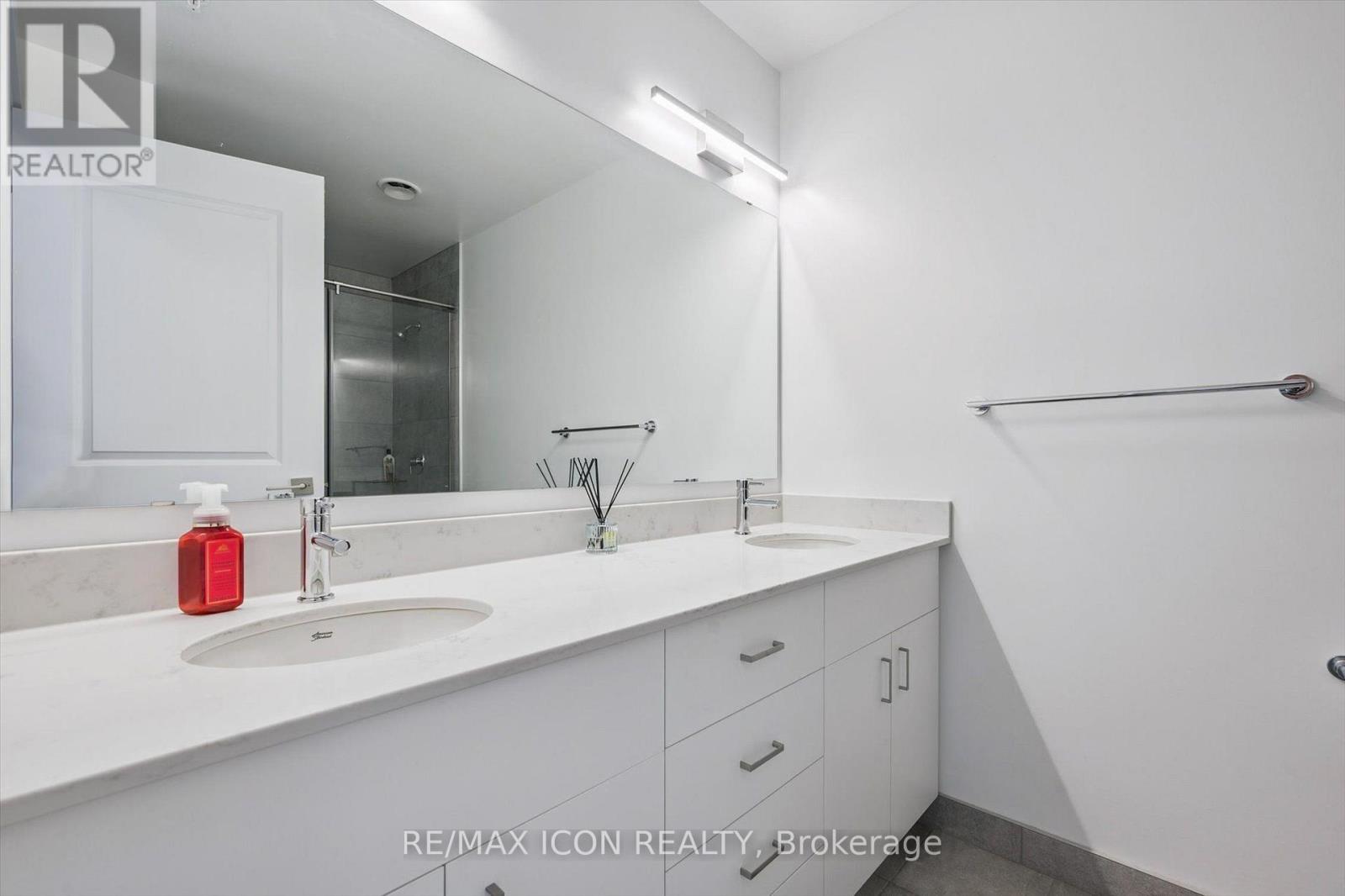 902 - 15 Glebe Street Property Photo 16