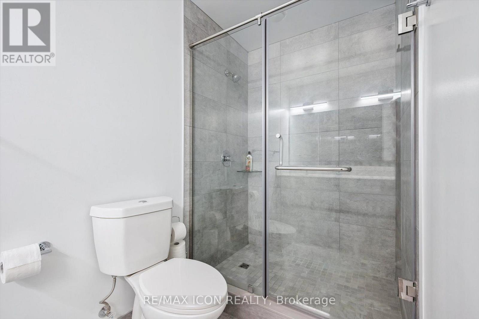 902 - 15 Glebe Street Property Photo 17