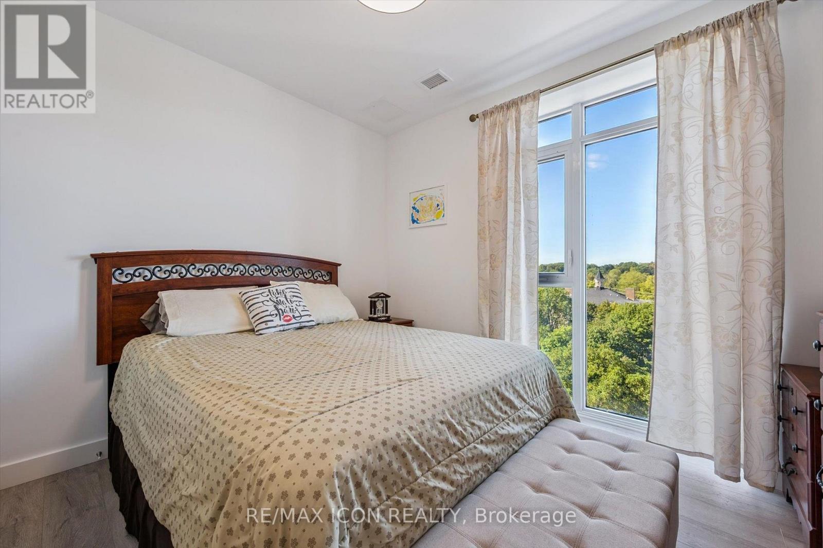 902 - 15 Glebe Street Property Photo 18