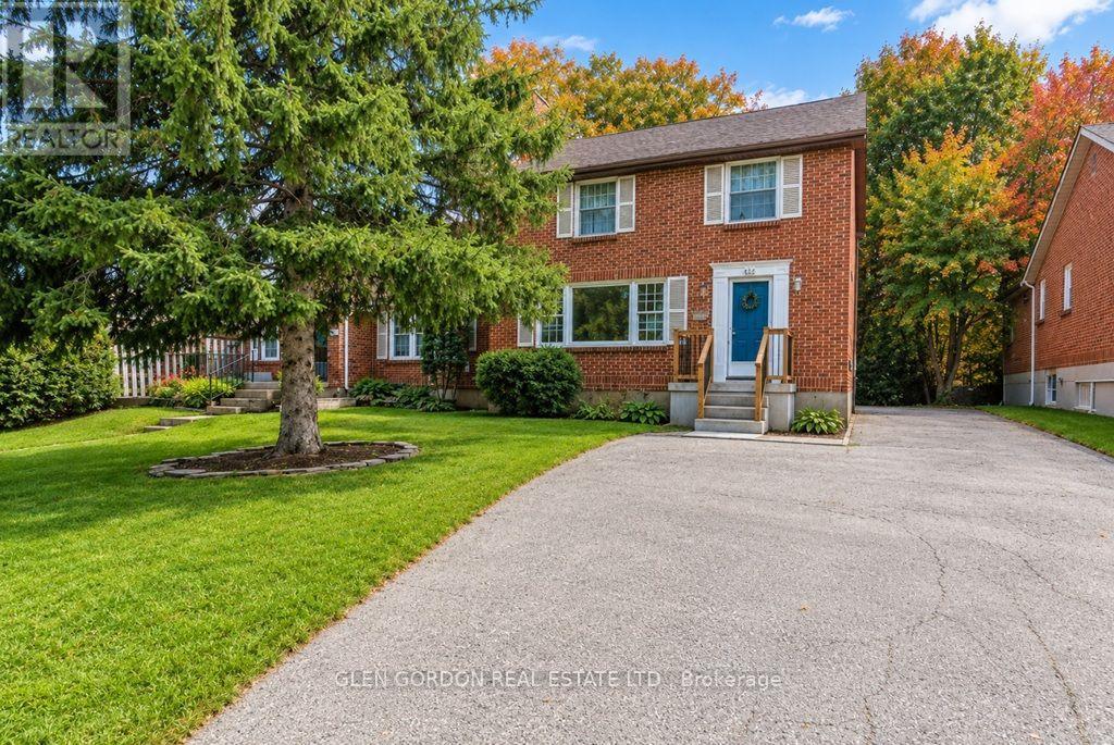 595 Victoria Street Property Photo 1