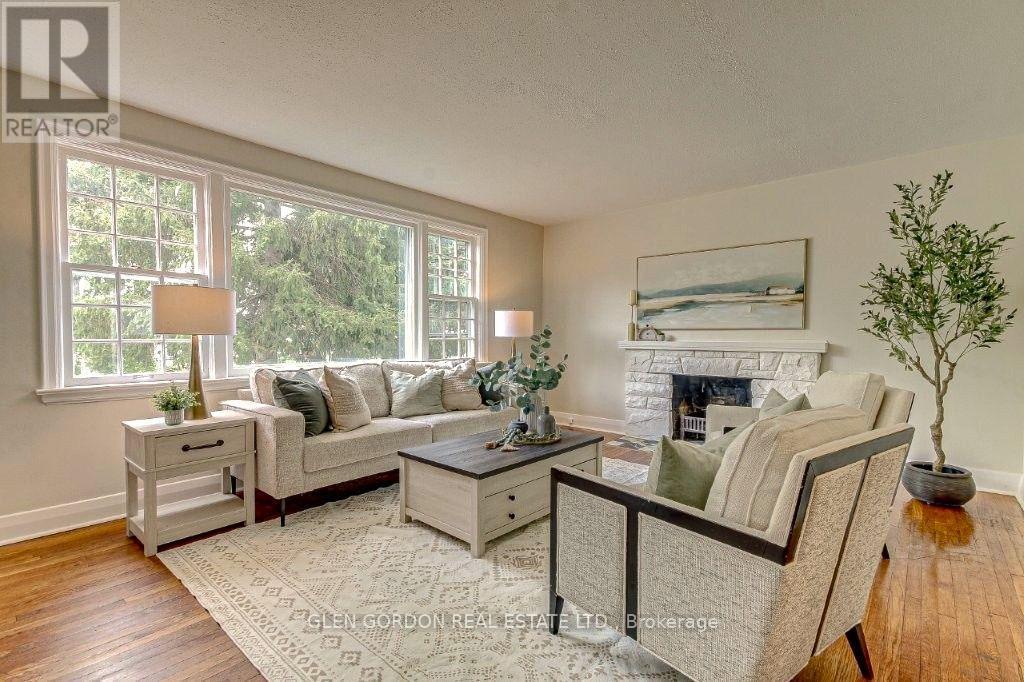 595 Victoria Street Property Photo 3
