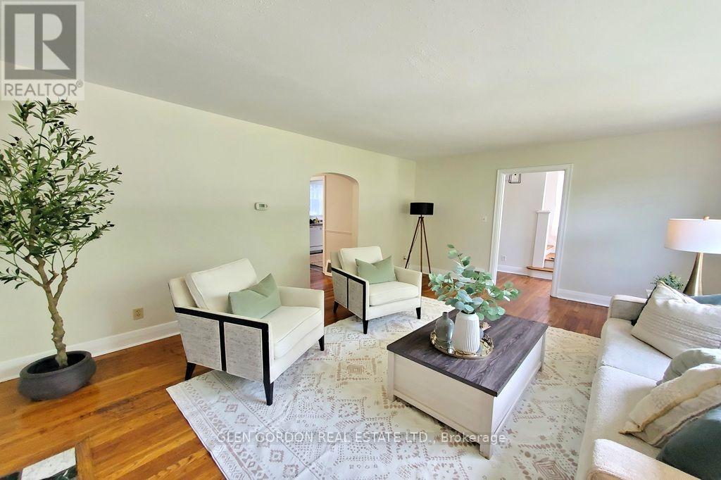 595 Victoria Street Property Photo 5