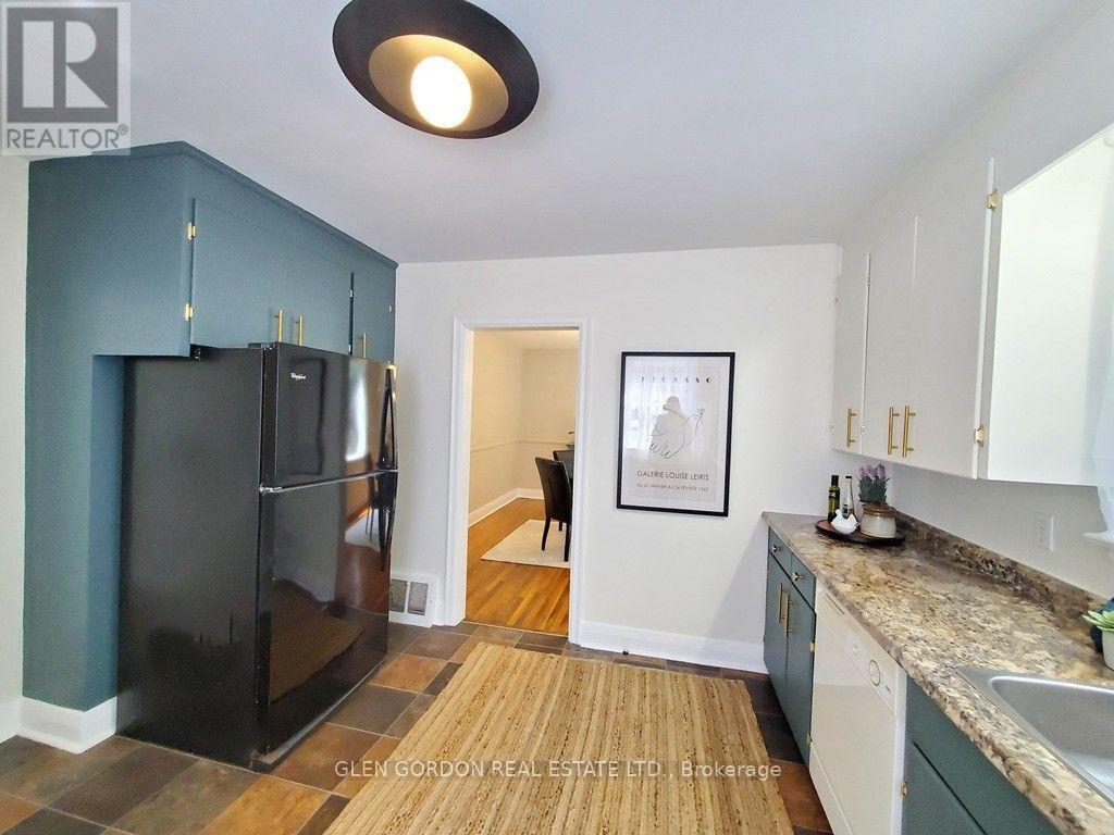 595 Victoria Street Property Photo 8