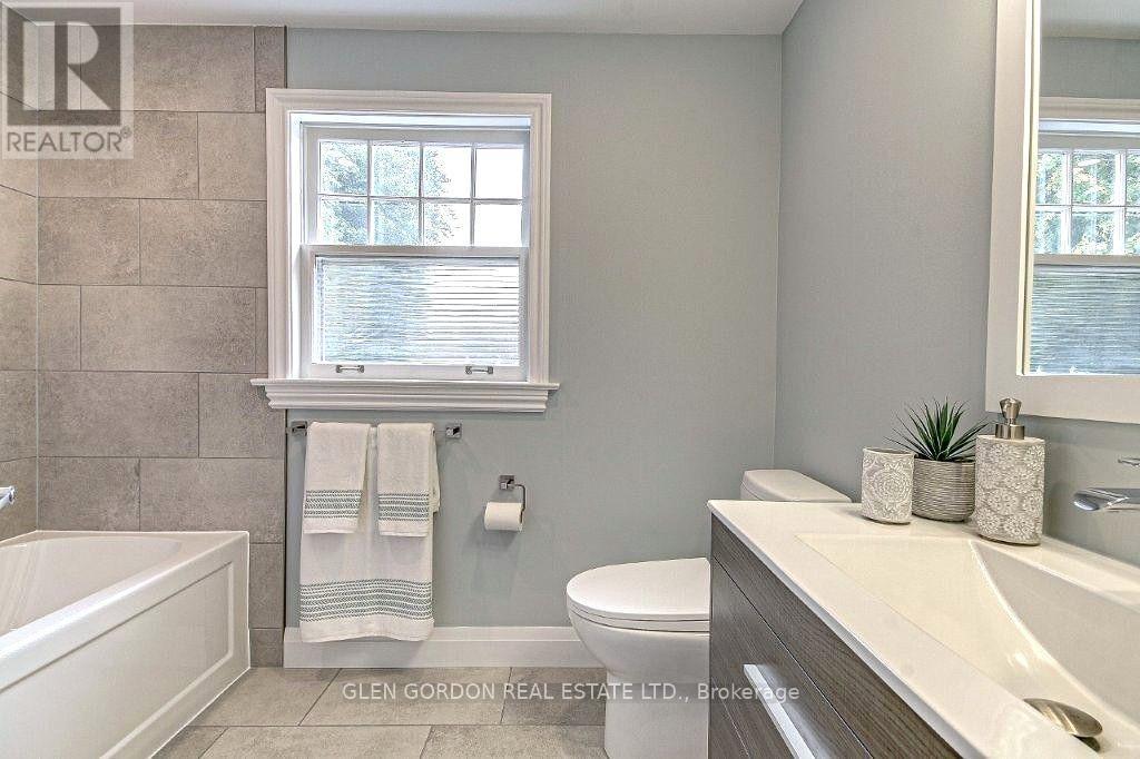 595 Victoria Street Property Photo 14