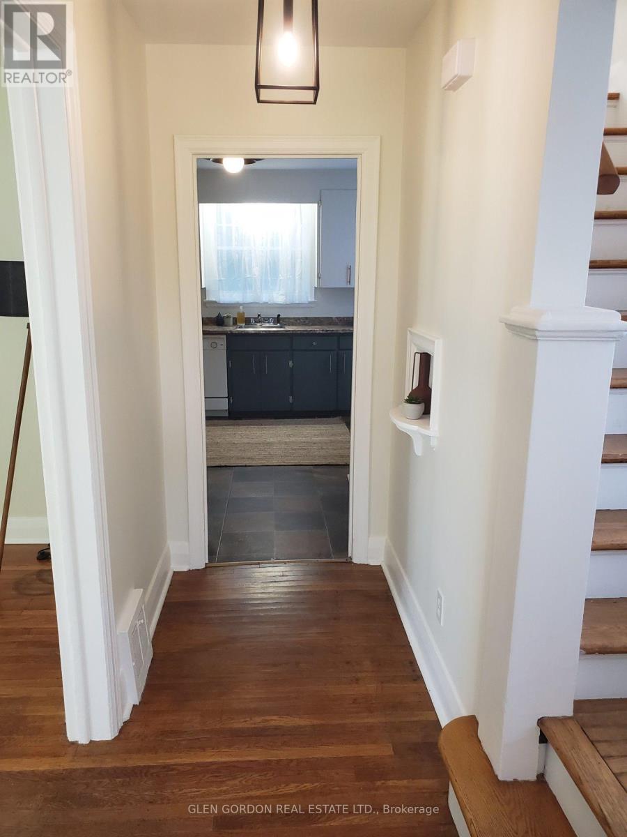595 Victoria Street Property Photo 17