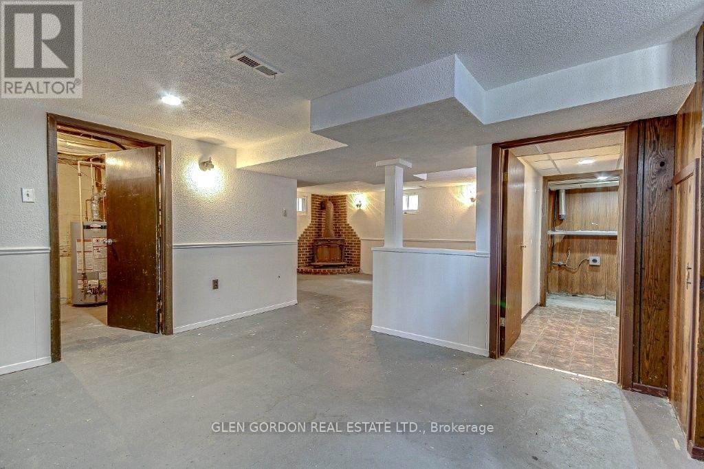 595 Victoria Street Property Photo 18