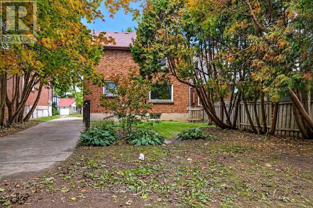 595 Victoria Street Property Photo 22