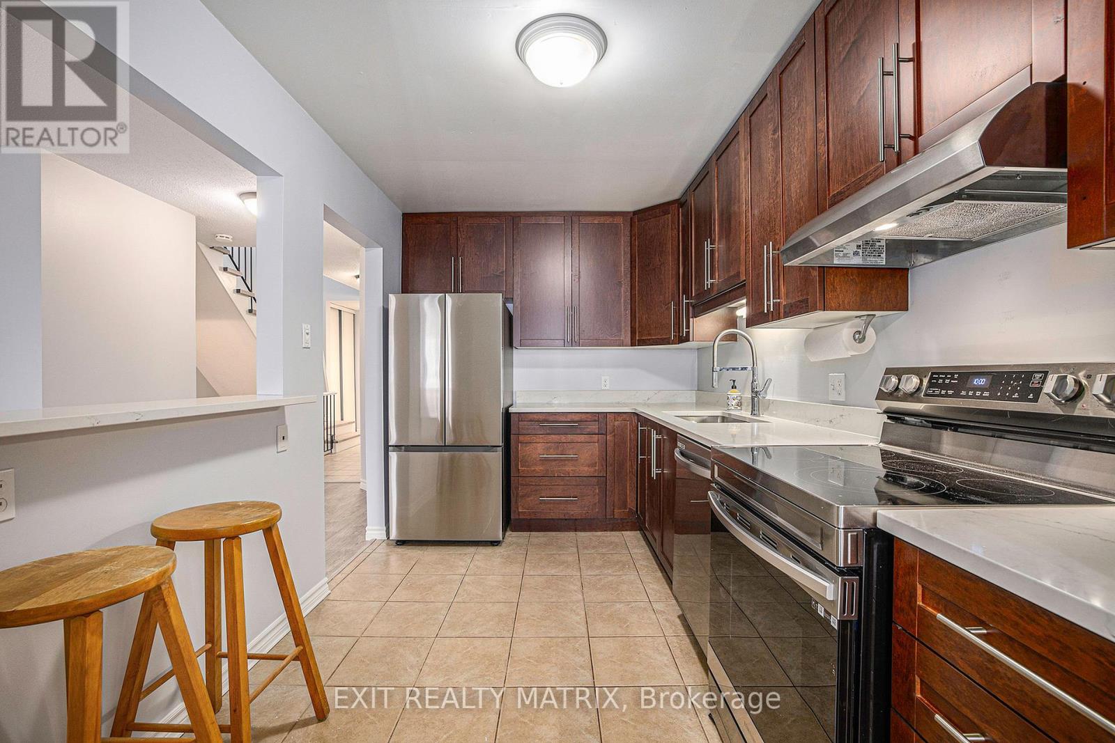 24 Oakhaven Private Property Photo 3
