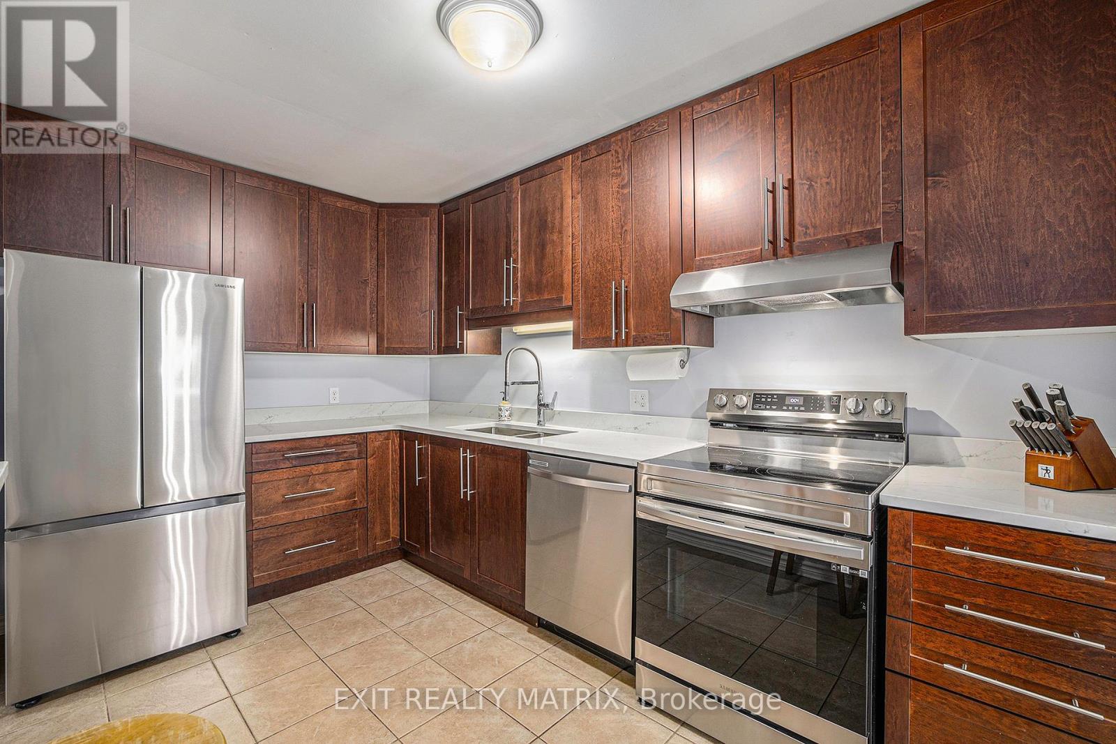 24 Oakhaven Private Property Photo 4