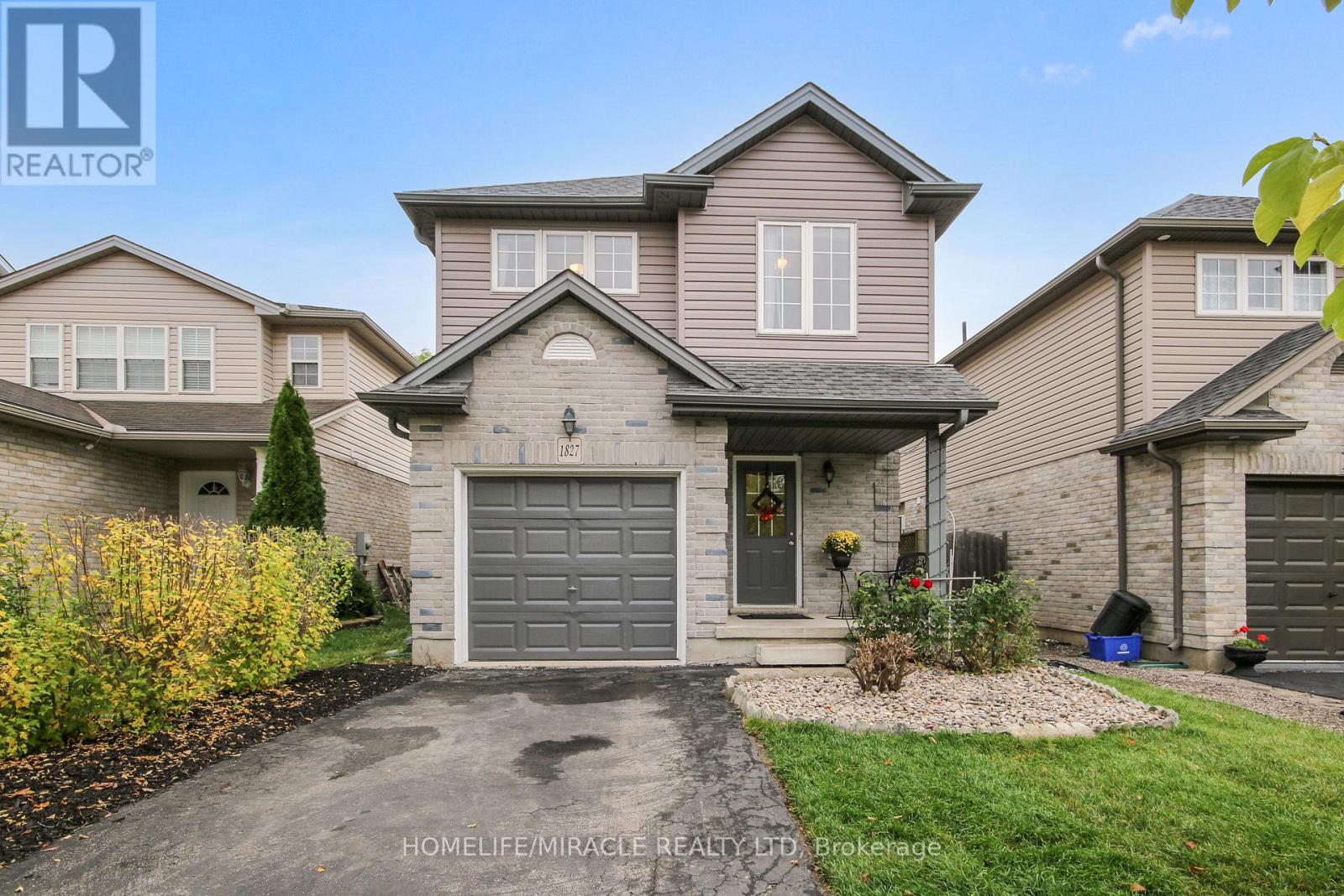 1827 Bloom Crescent Property Photo 1