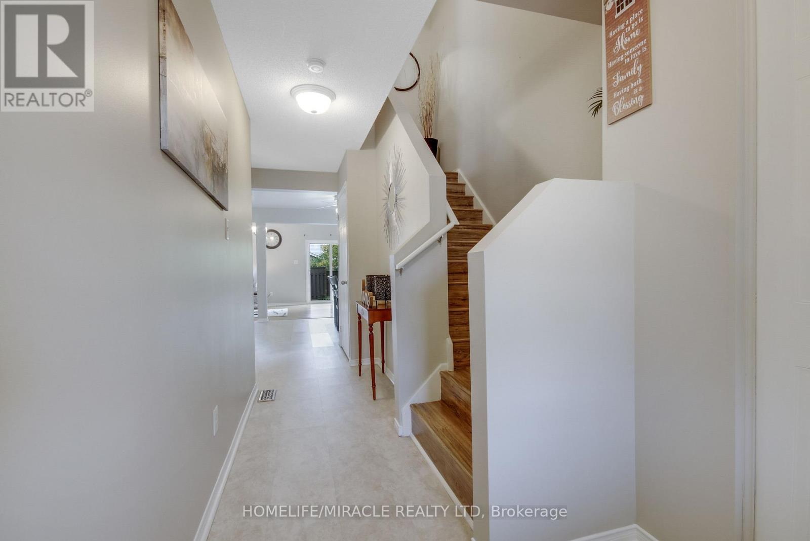 1827 Bloom Crescent Property Photo 4