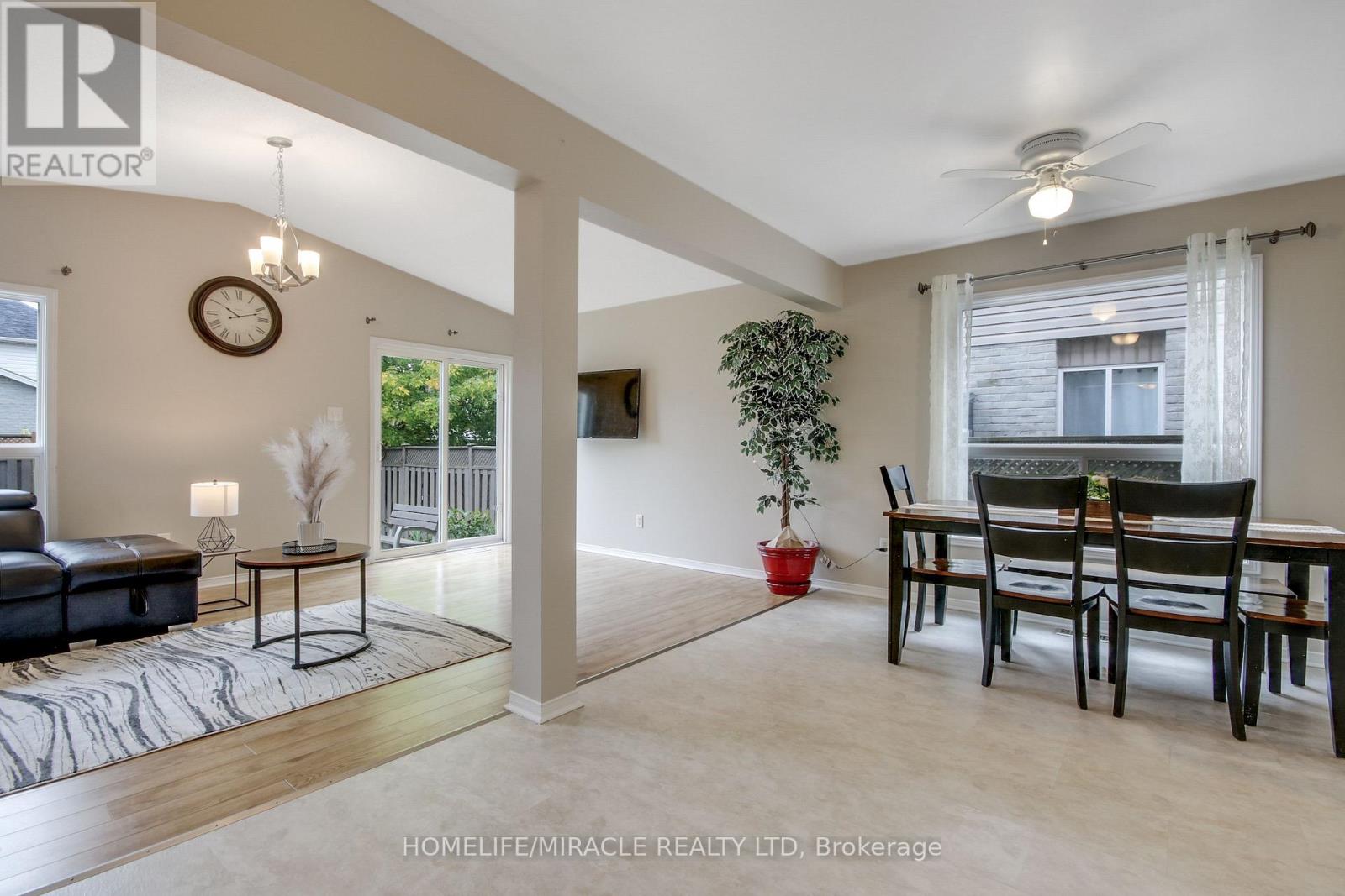 1827 Bloom Crescent Property Photo 8