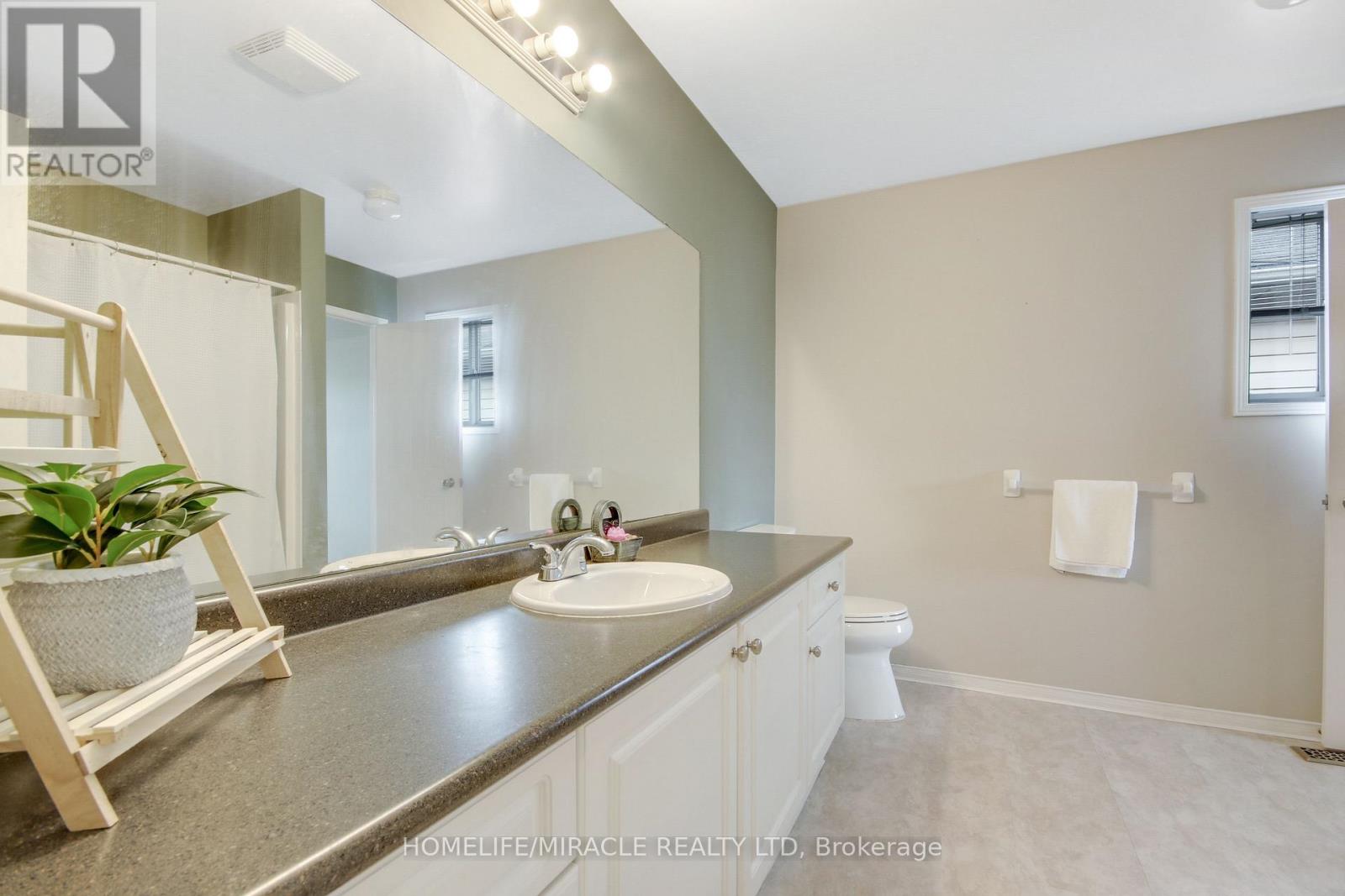 1827 Bloom Crescent Property Photo 21