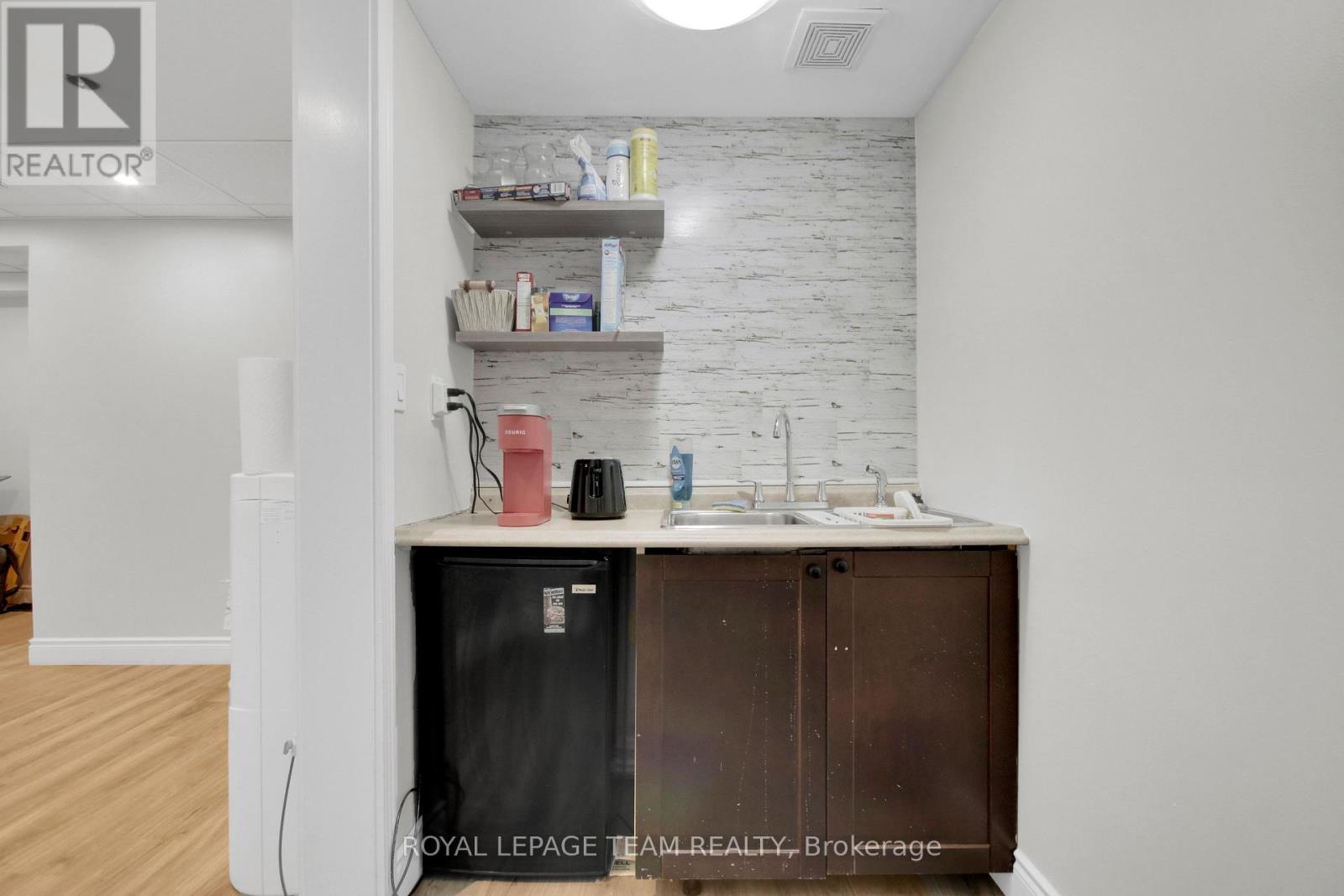 1901 Bank Street Property Photo 5