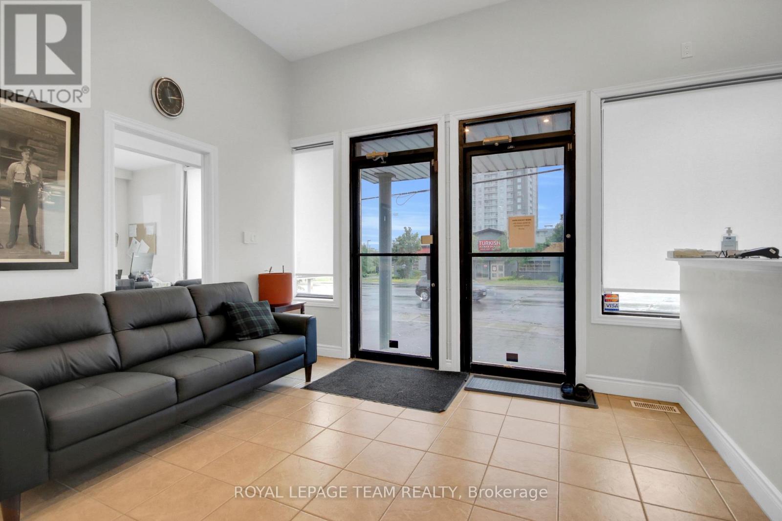 1901 Bank Street Property Photo 14