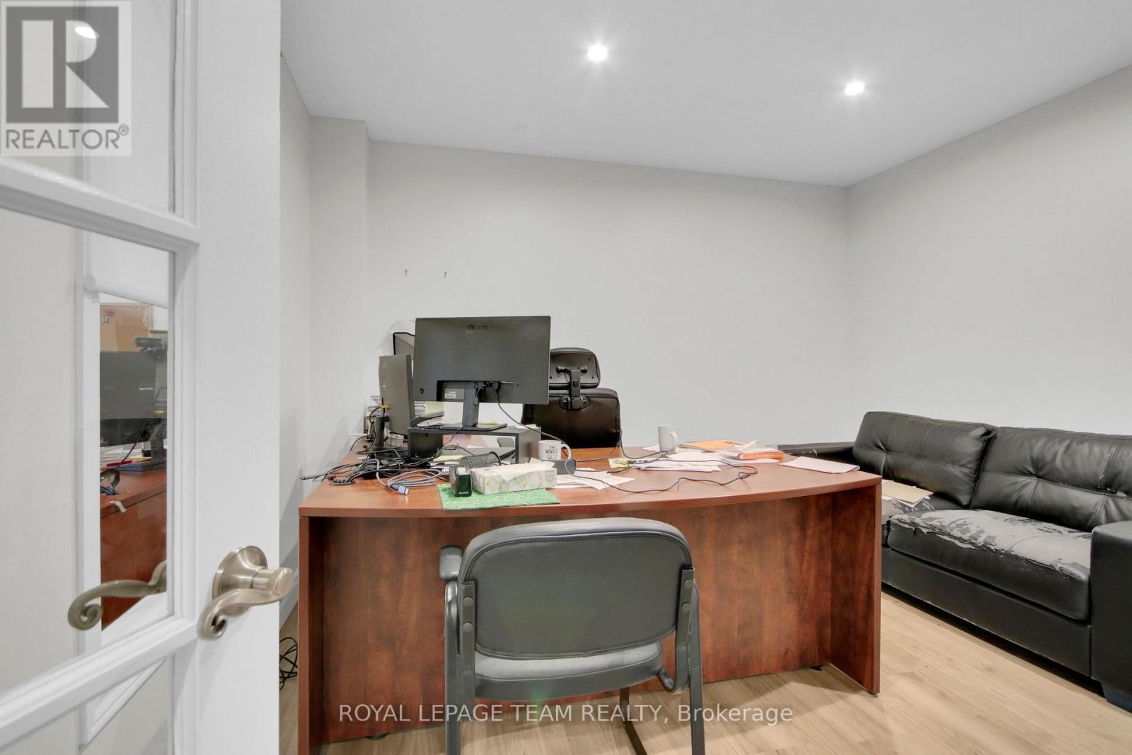1901 Bank Street Property Photo 29