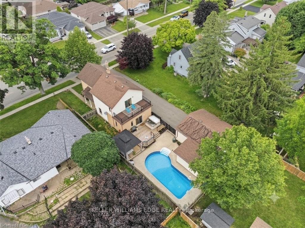 32 Clench Avenue Property Photo 2