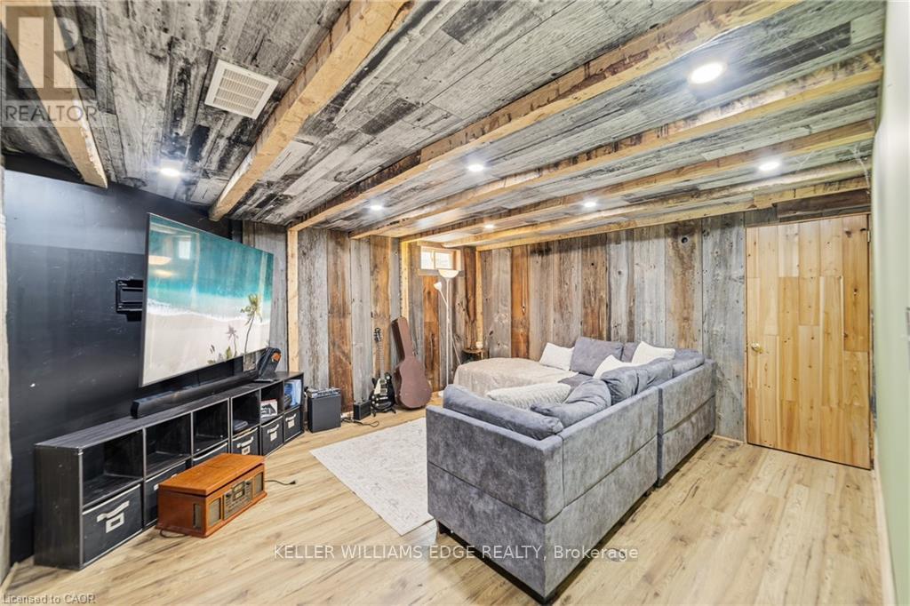 32 Clench Avenue Property Photo 25
