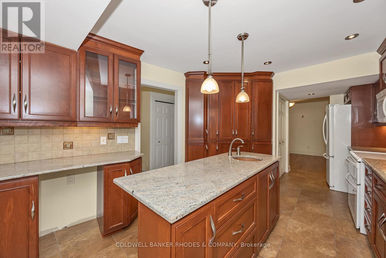122d - 250 Fountain Place Property Photo 5