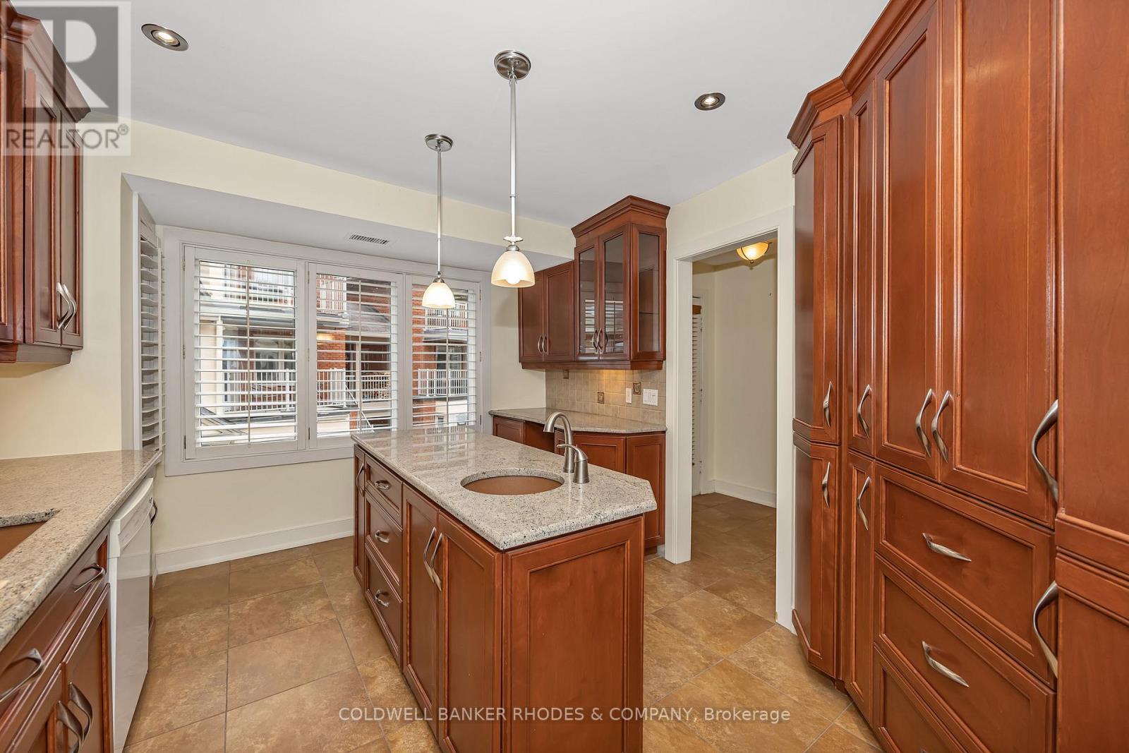 122d - 250 Fountain Place Property Photo 7
