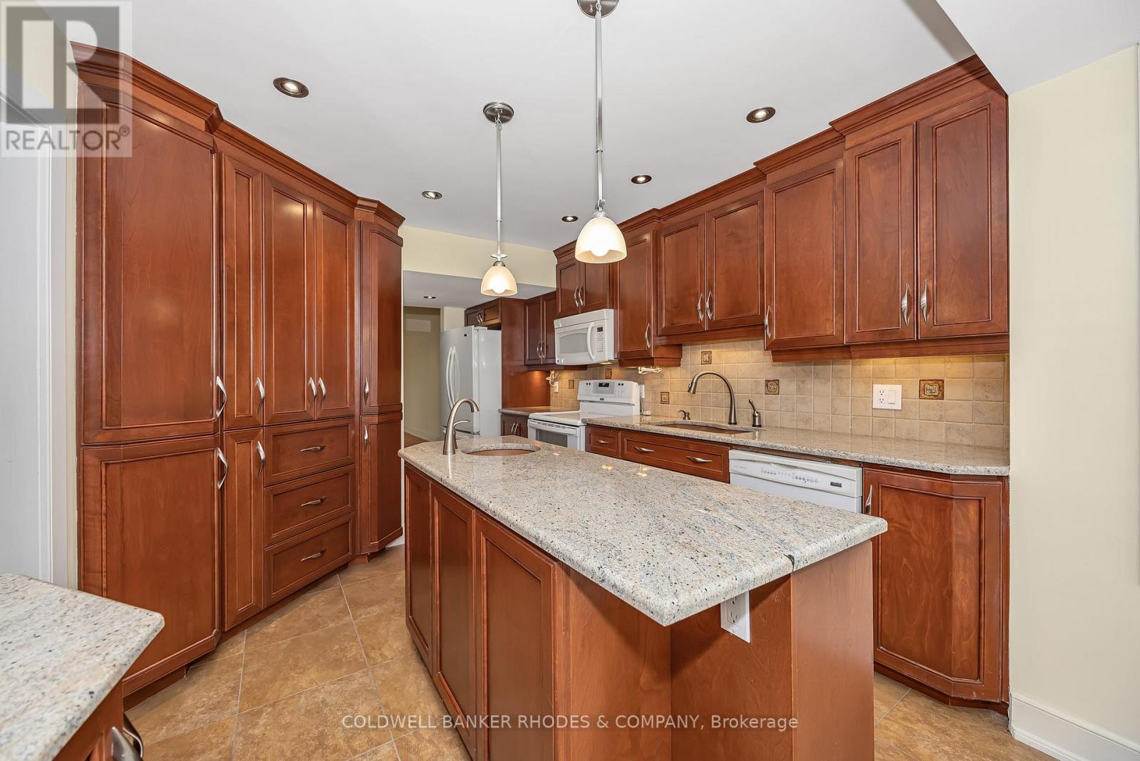 122d - 250 Fountain Place Property Photo 8