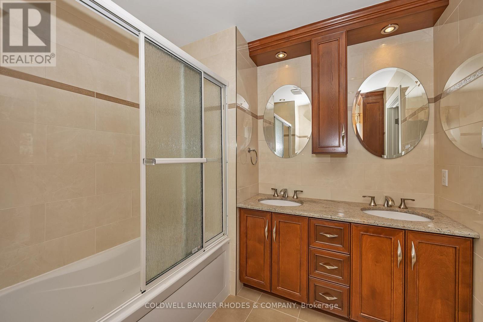 122d - 250 Fountain Place Property Photo 20