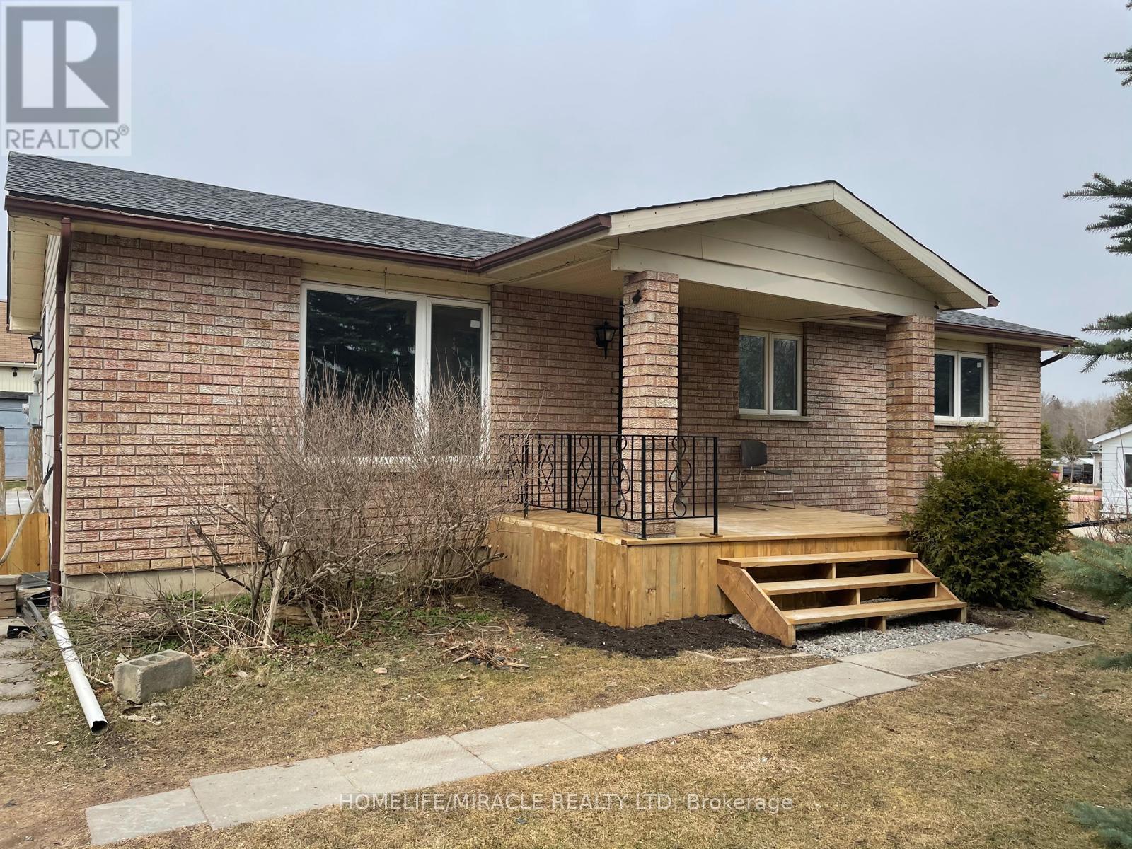 434 Main Street W Property Photo 1