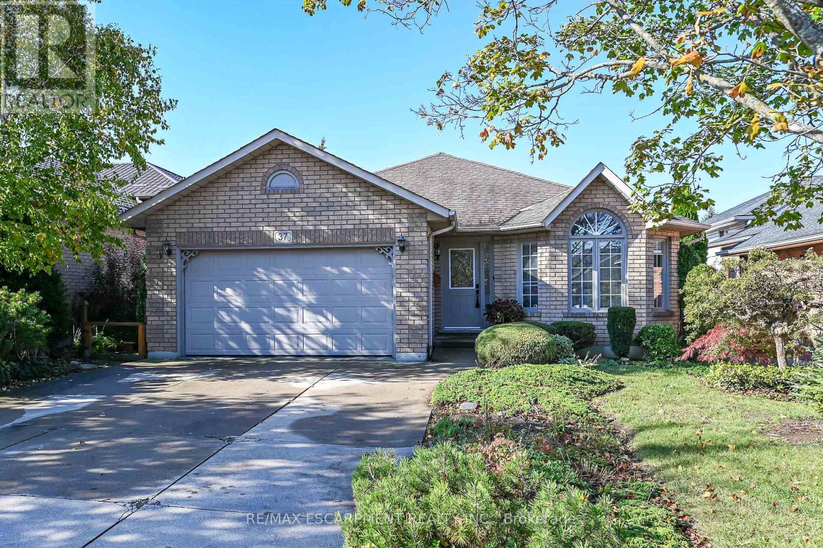 37 GLENHOLLOW DRIVE Property Photo 1