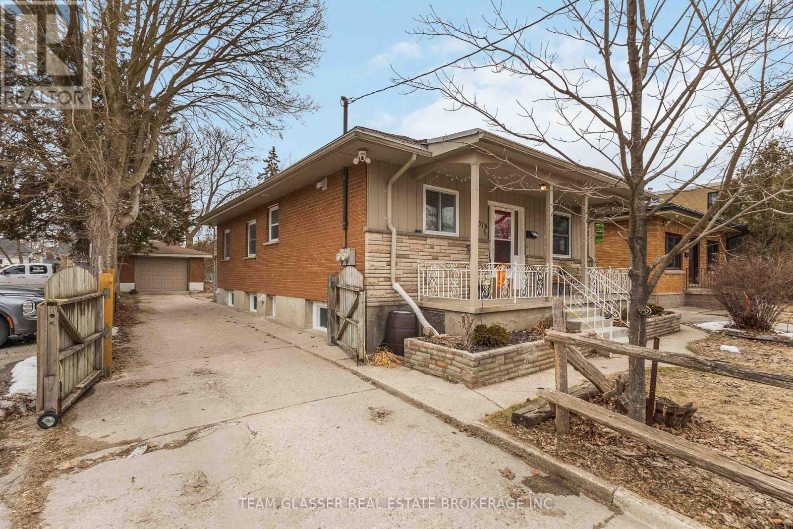 Lower - 378 Grey Street Property Photo 3