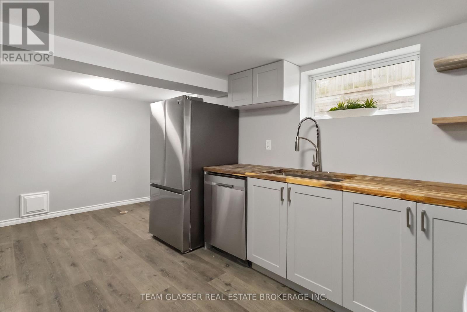 Lower - 378 Grey Street Property Photo 9