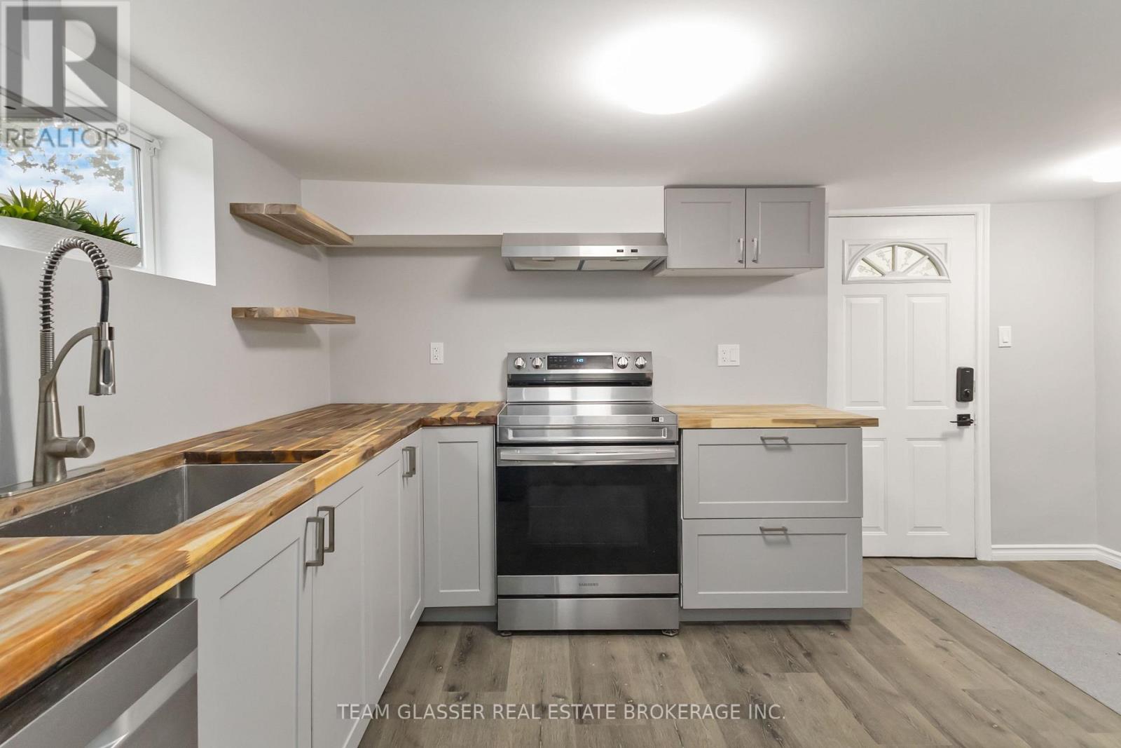 Lower - 378 Grey Street Property Photo 10