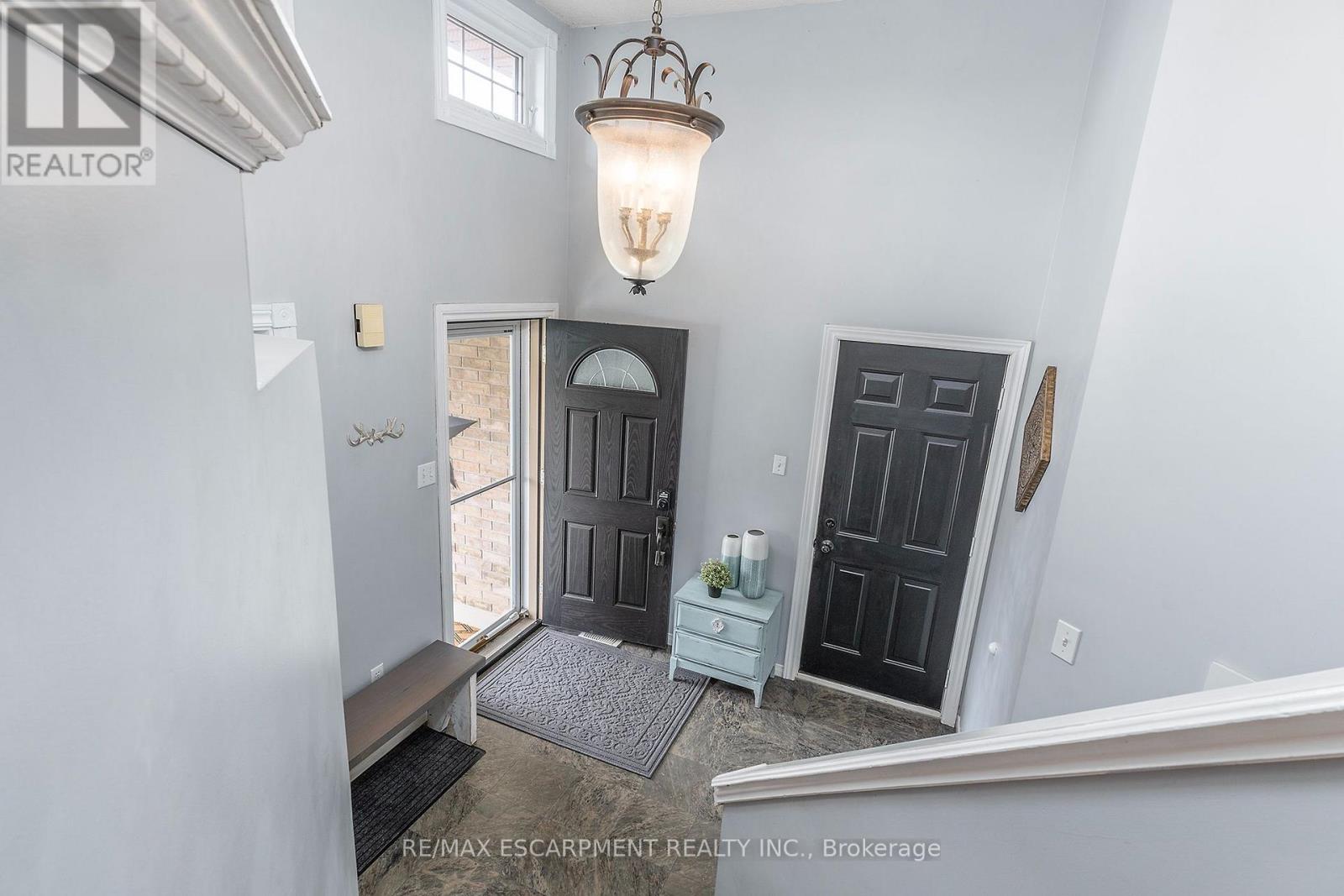 6 Stuart Street Property Photo 5