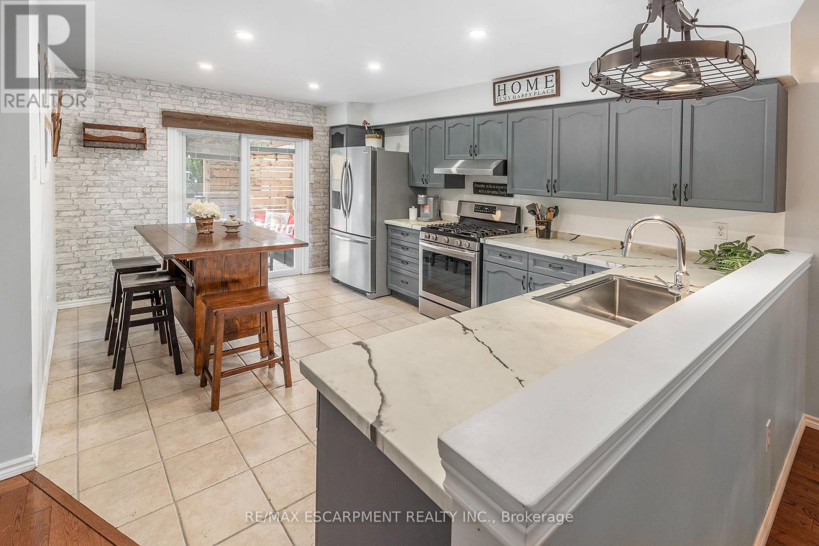 6 Stuart Street Property Photo 13