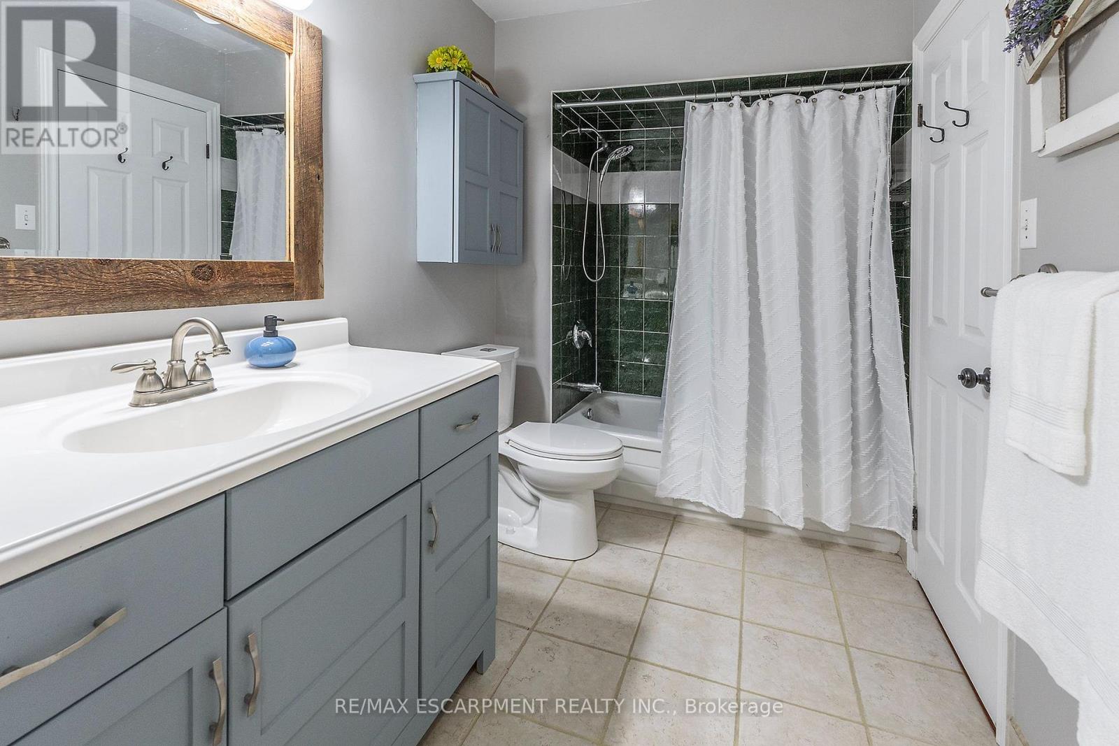 6 Stuart Street Property Photo 16