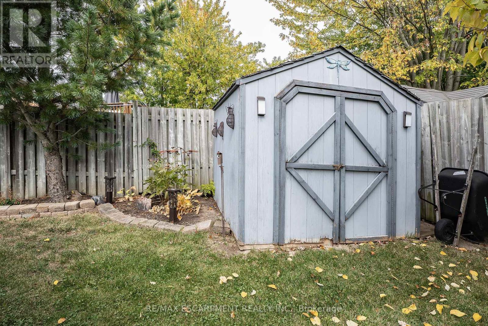 6 Stuart Street Property Photo 30