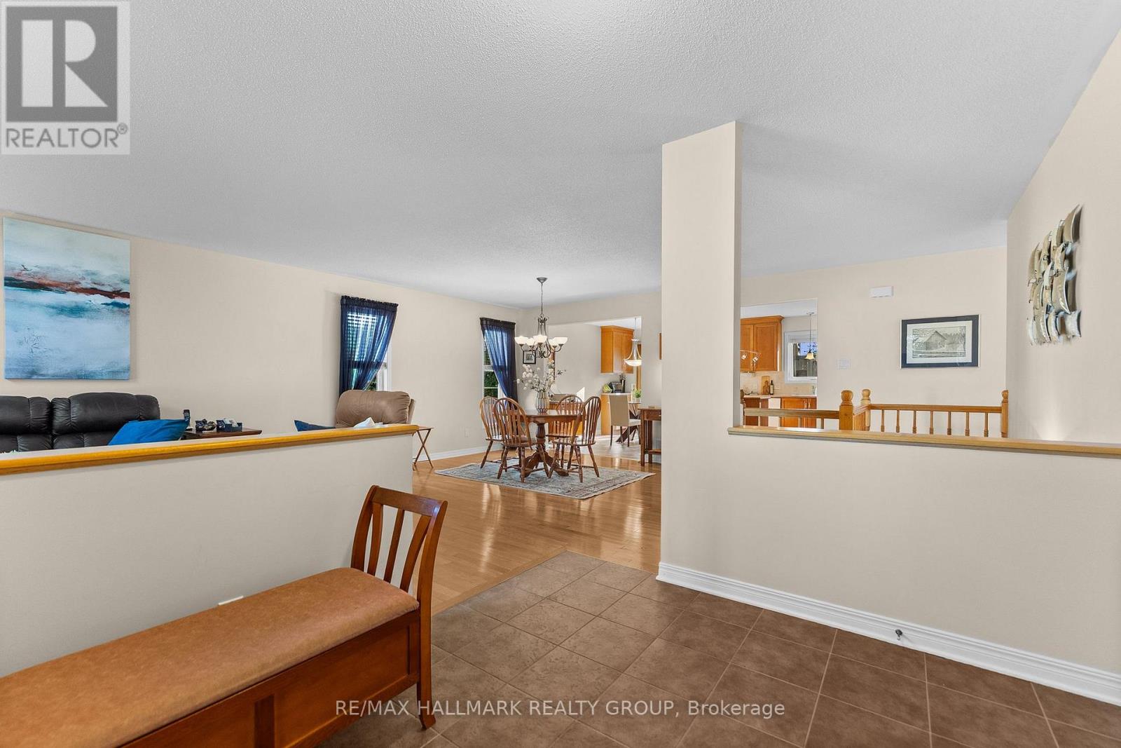 95 Lloydalex Crescent Property Photo 7