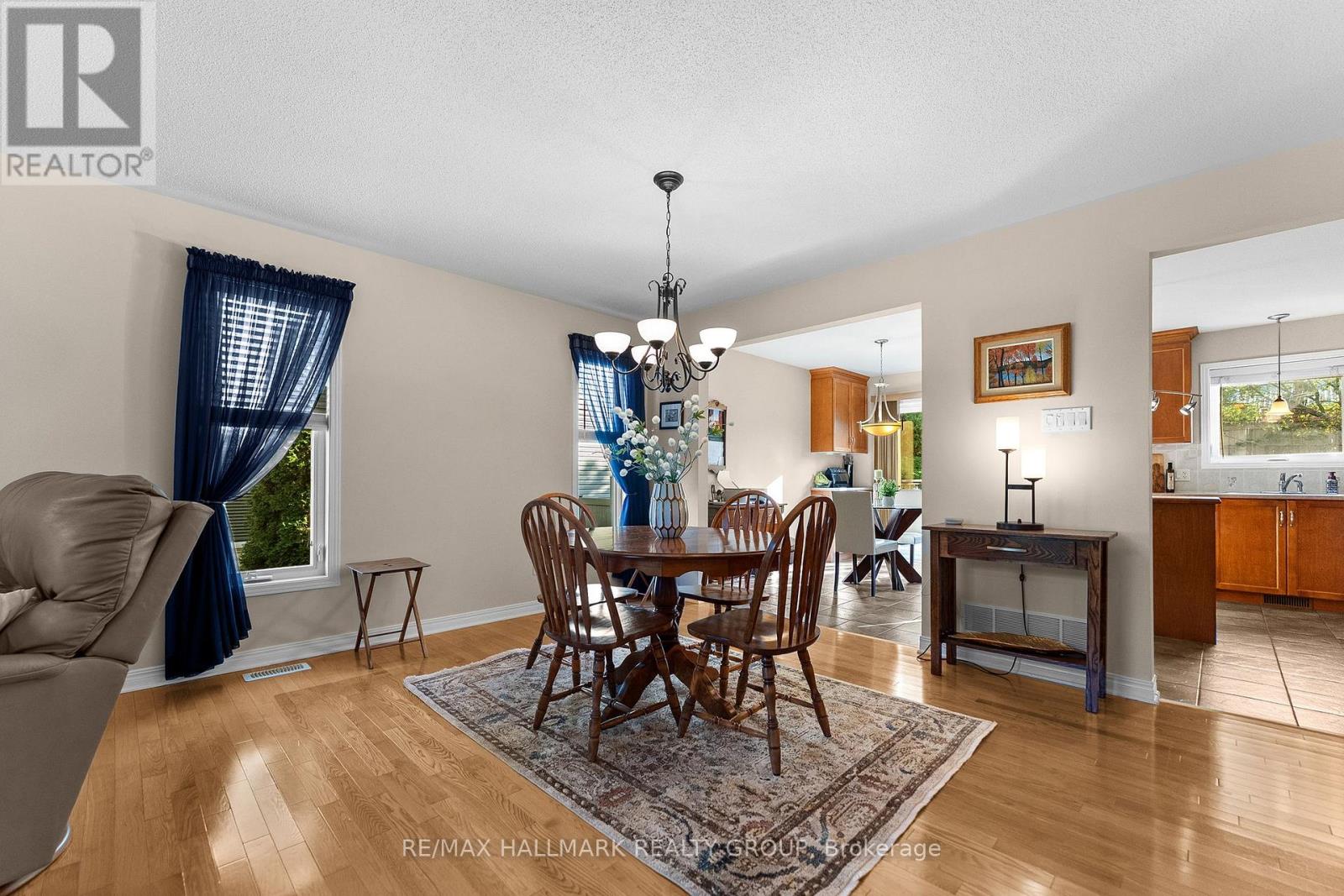95 Lloydalex Crescent Property Photo 11