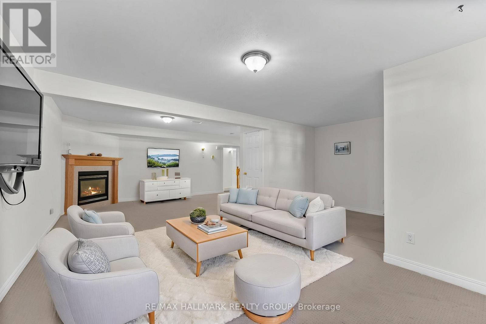 95 Lloydalex Crescent Property Photo 28