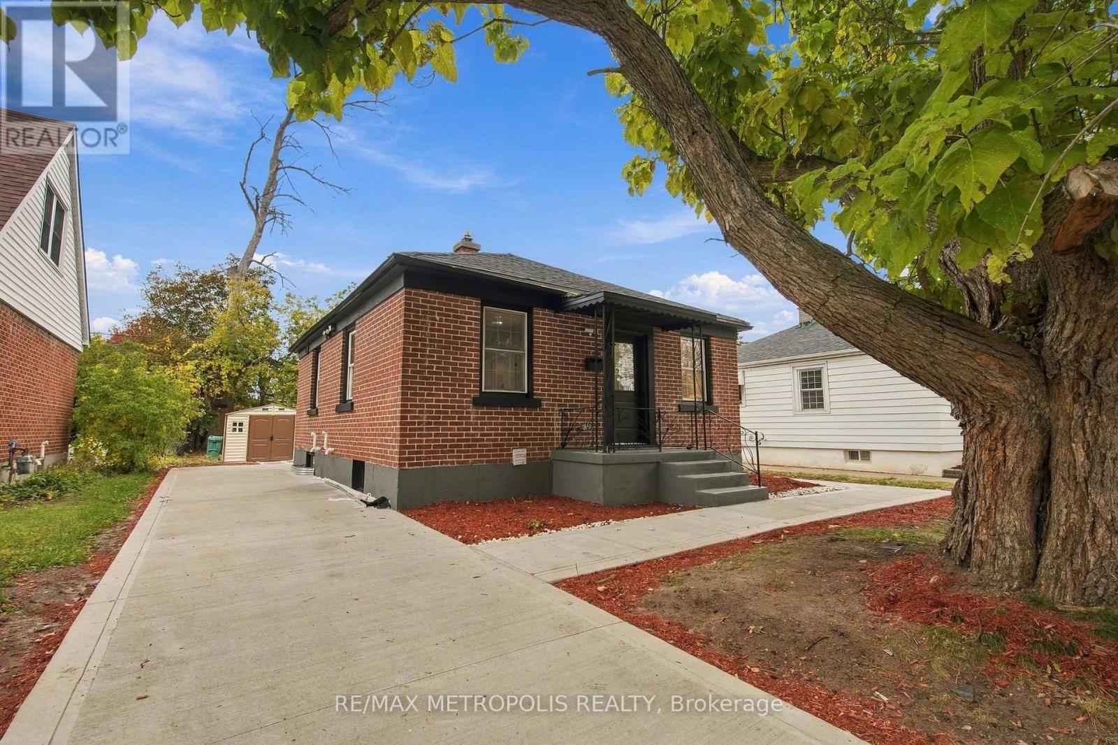 488 MCKELLAR STREET Property Photo 1