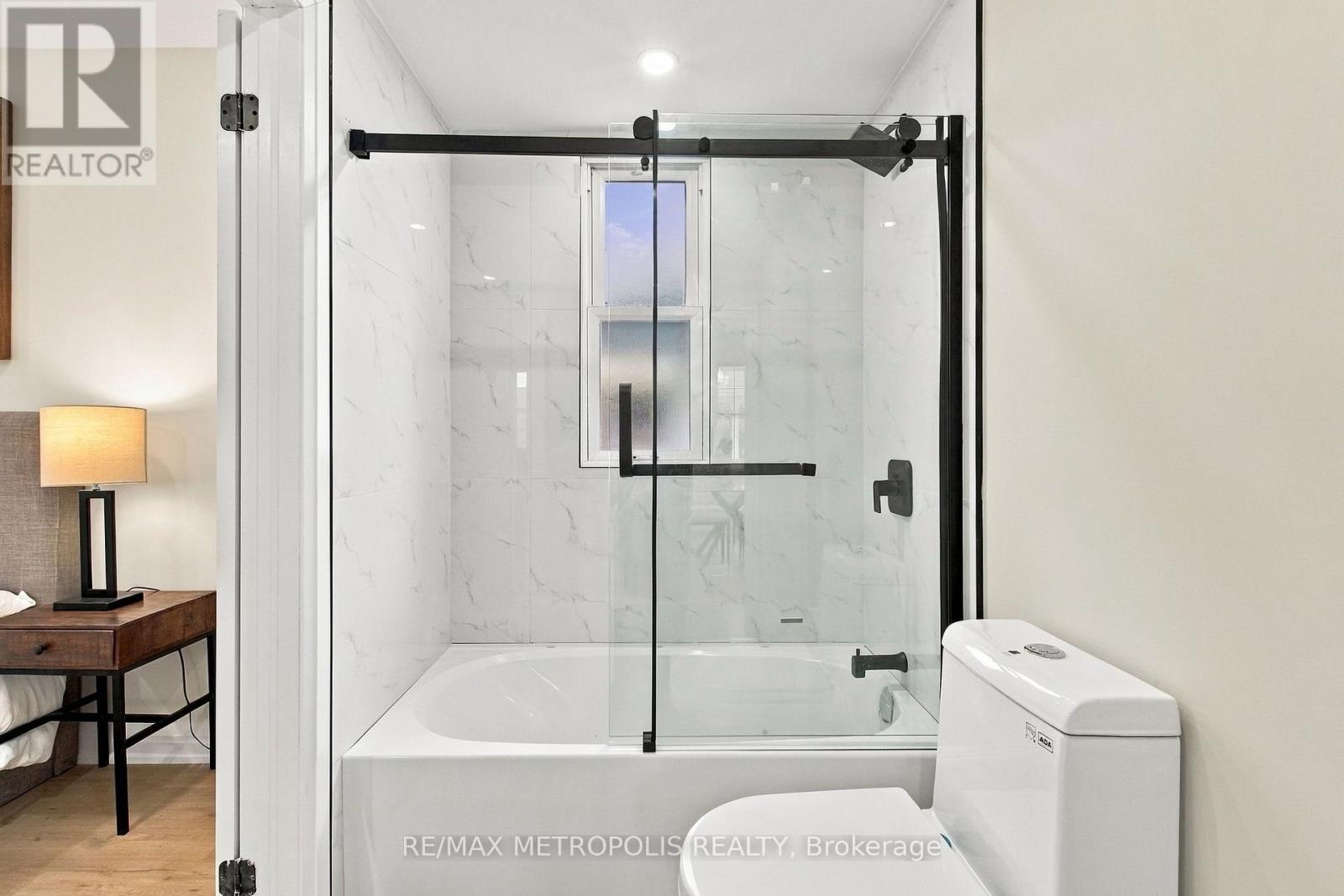 488 Mckellar Street Property Photo 14