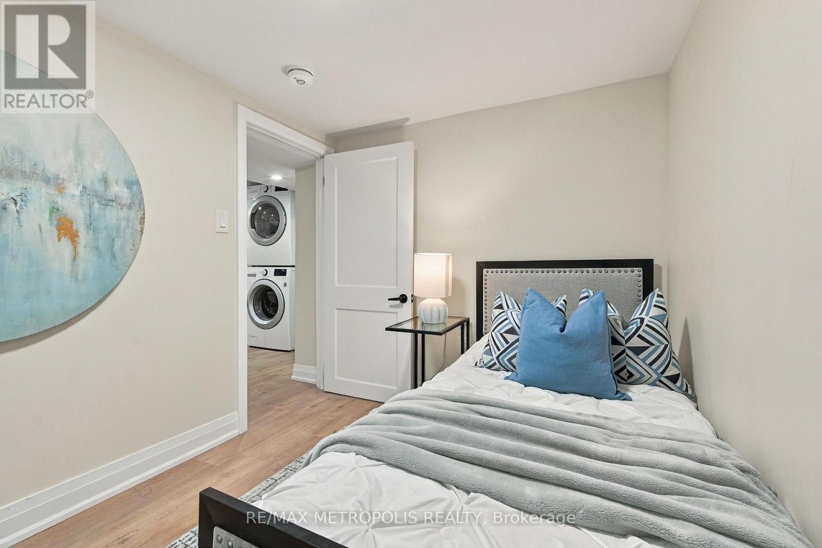 488 Mckellar Street Property Photo 24
