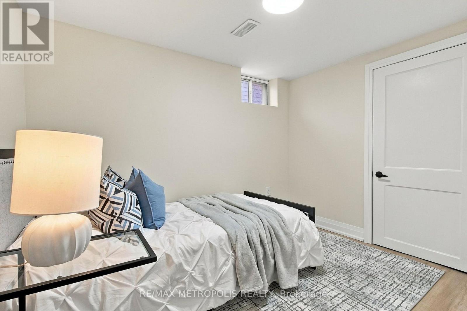 488 Mckellar Street Property Photo 25