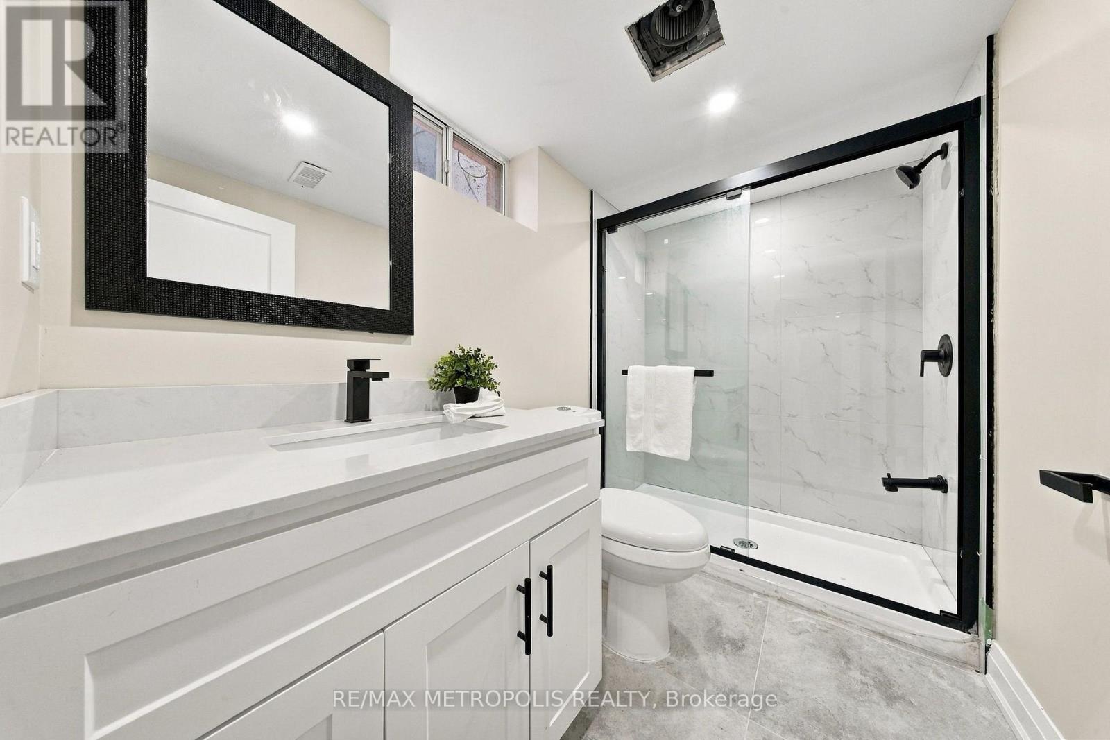 488 Mckellar Street Property Photo 26