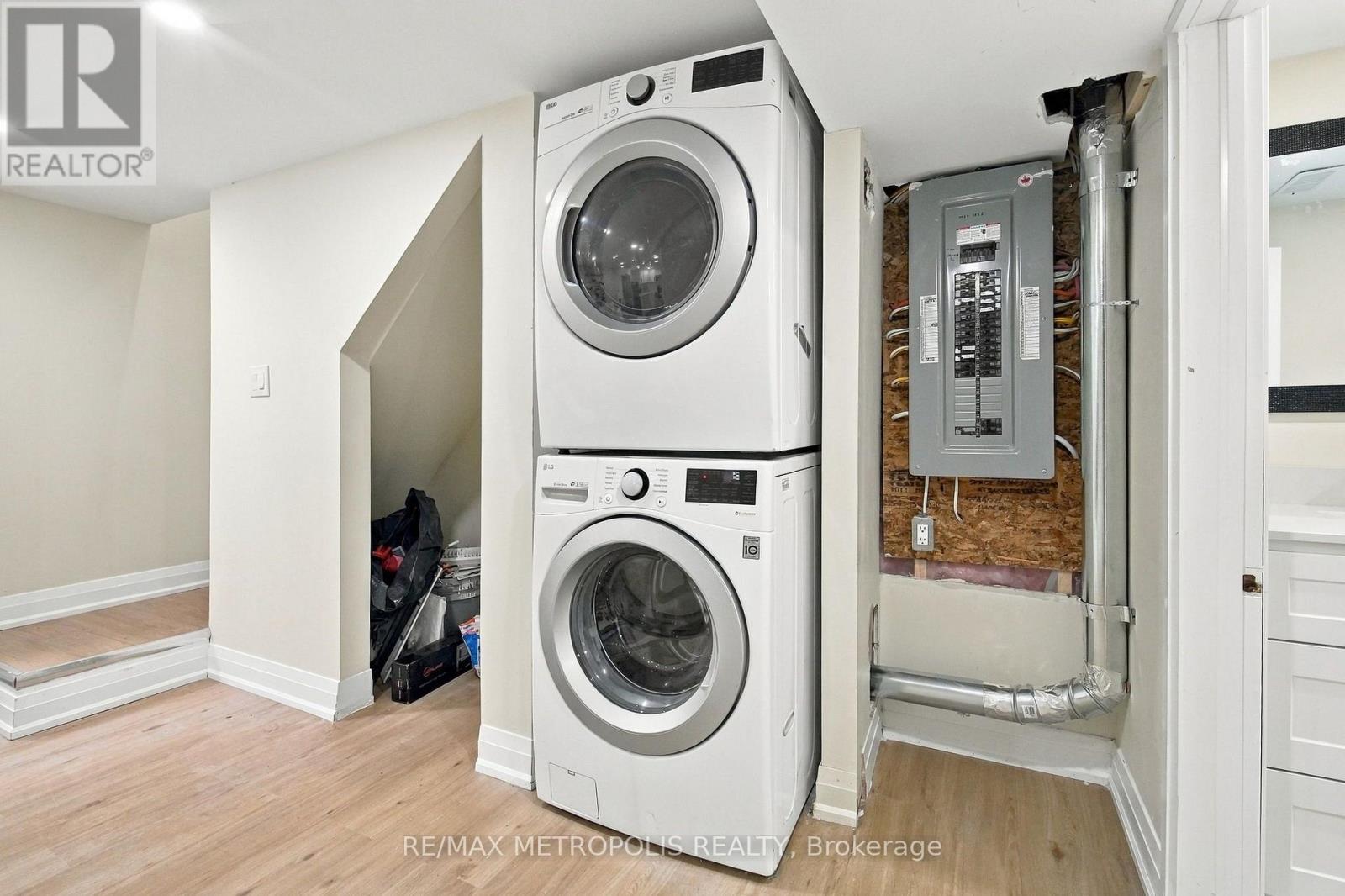 488 Mckellar Street Property Photo 27