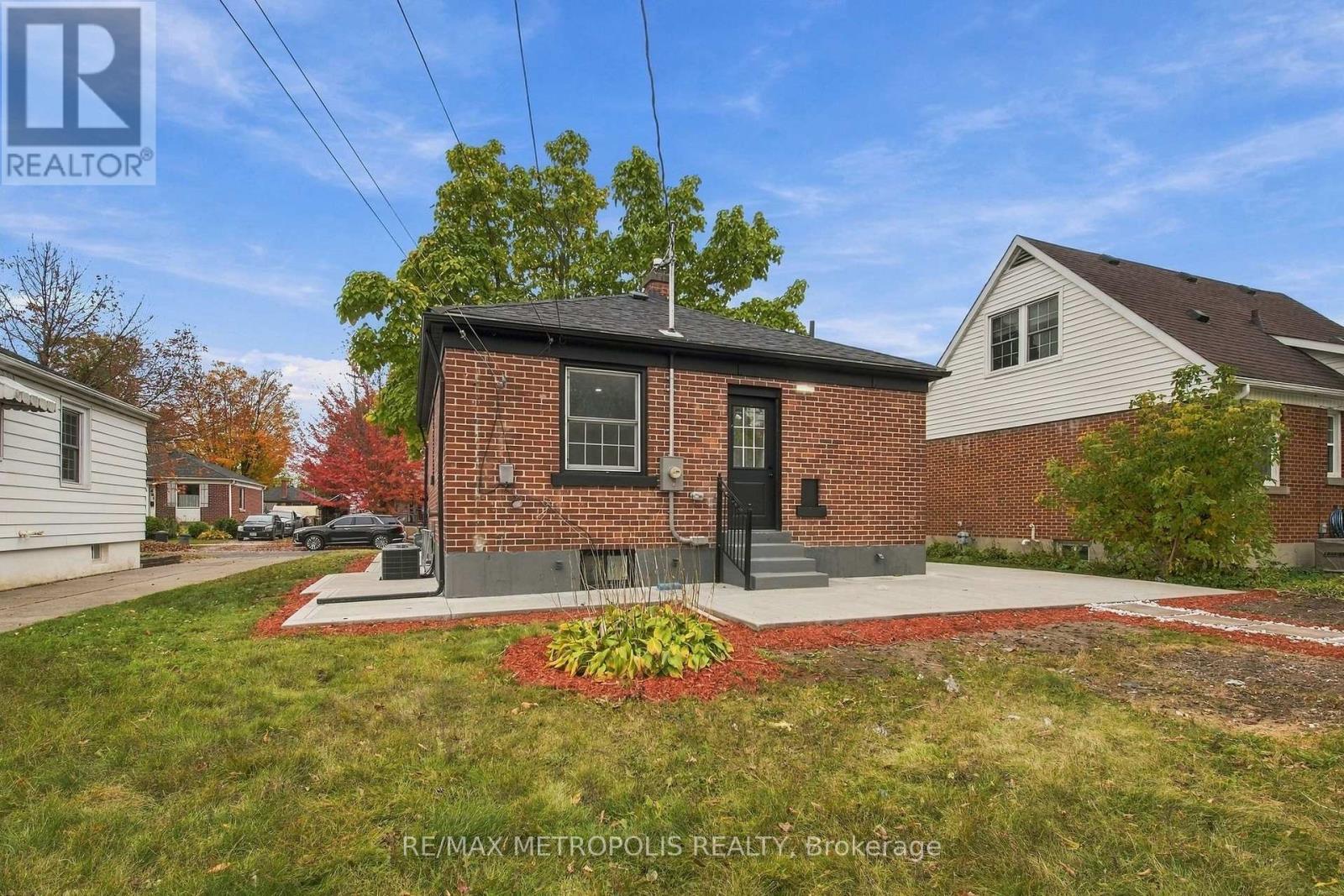 488 Mckellar Street Property Photo 28