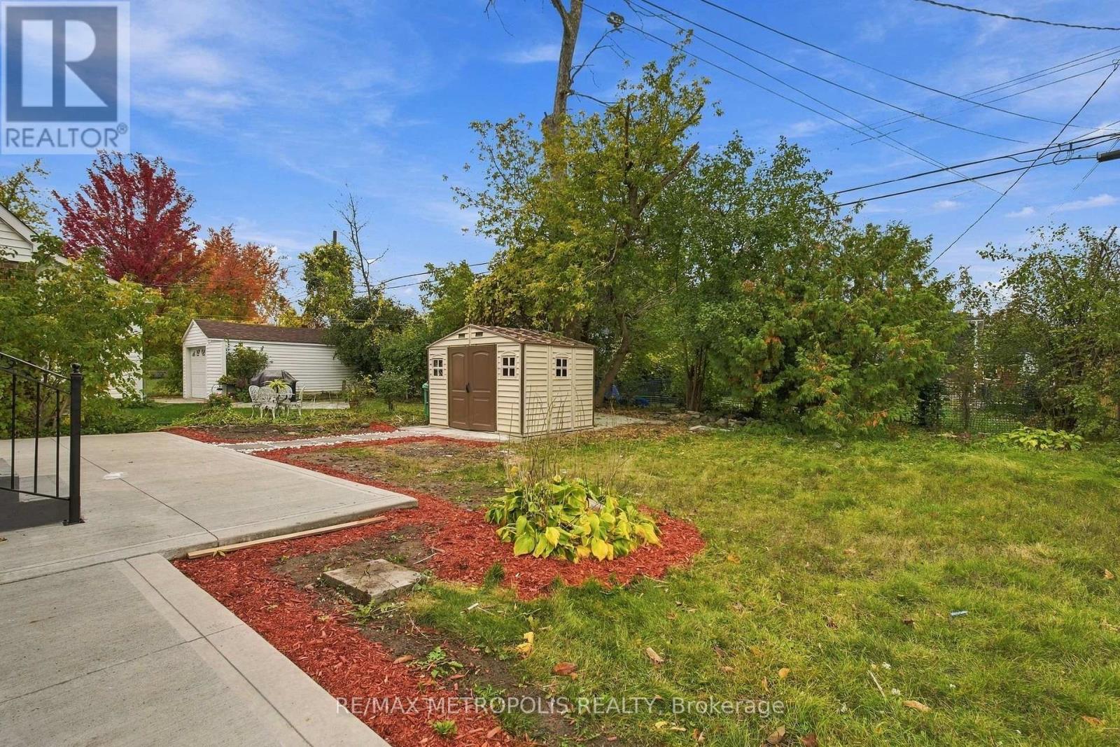 488 Mckellar Street Property Photo 29