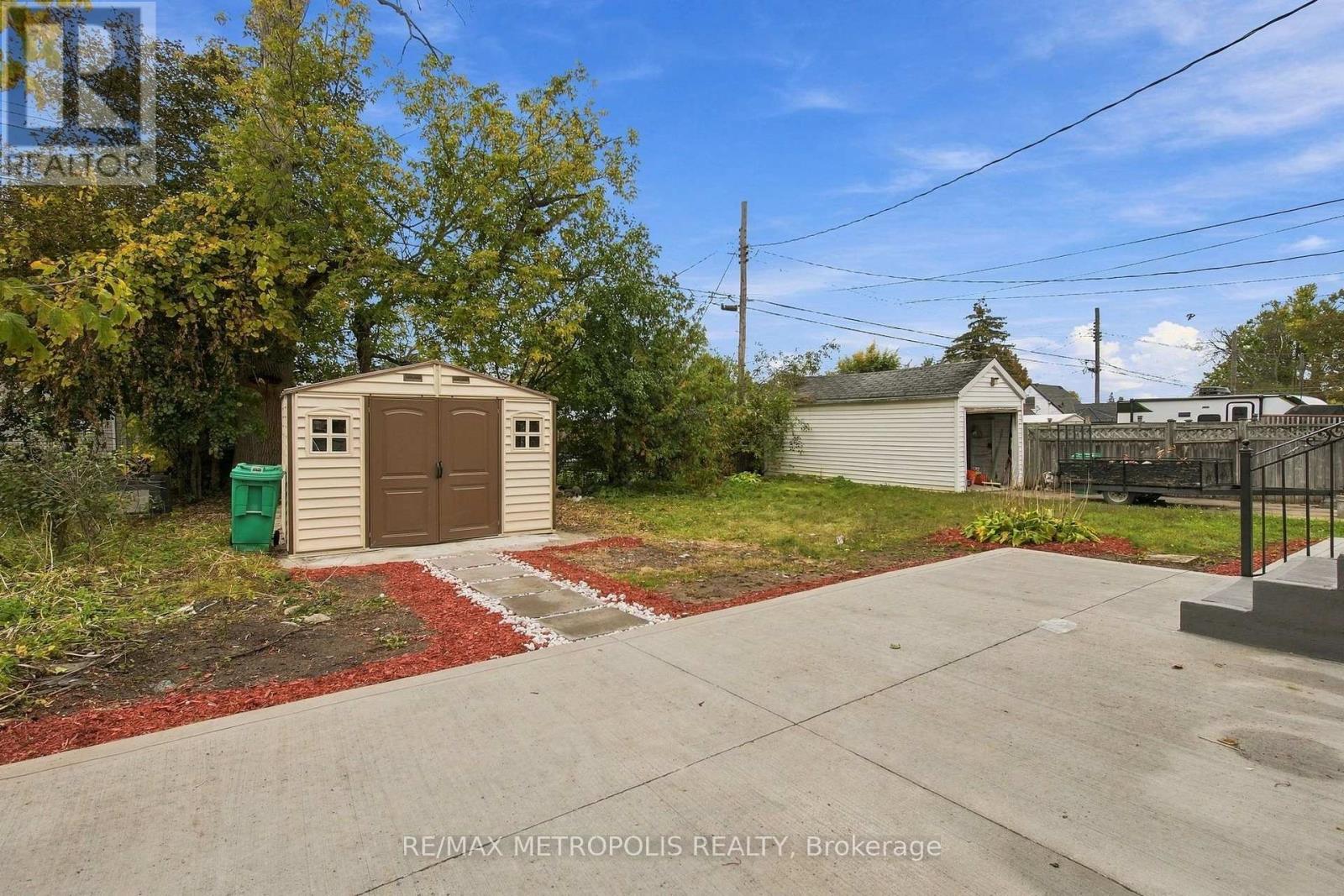 488 Mckellar Street Property Photo 30