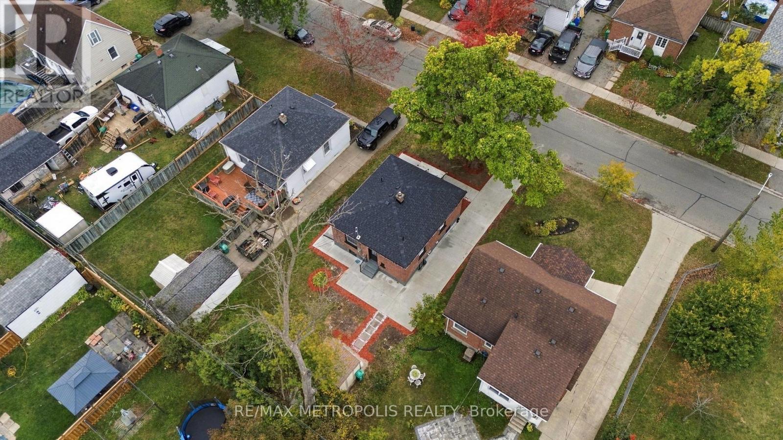 488 Mckellar Street Property Photo 33