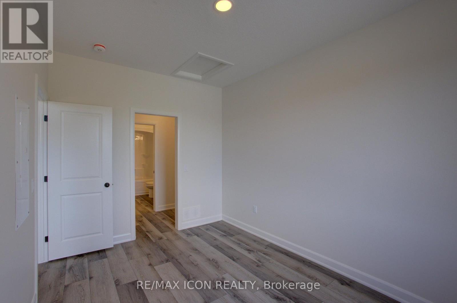 5 - 440 King Street E Property Photo 9